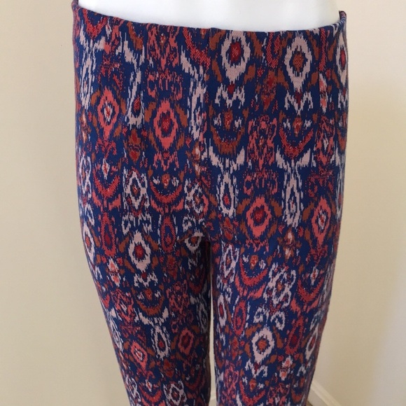 NWT! FREE PEOPLE Size 2 red with blue ikat print pull on pants - Picture 2 of 10
